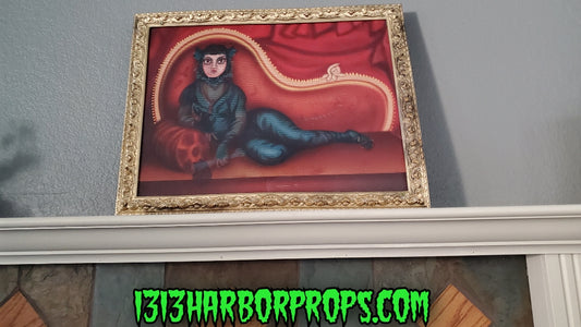 Werecat Changing Portrait animatronic! With lights and sound!